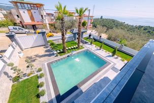 🌀gültaş Emlaktan Altınolukta Satılık 4+1 Full Deniz Manzaralı Yüzme Havuzlu Villa