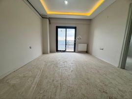 Bornova Kızılay Mahallesinde Site İçi 1+1 Lüks Arakat Asansörlü Otoparklı Satılık