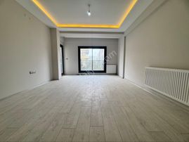 Bornova Kızılay Mahallesinde Site İçi 2+1 Lüks Arakat Asansörlü Otoparklı Satılık