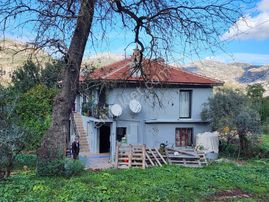 Köyiçi İmarlı Büyük Arazi İçerisinde Ev