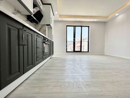 ꧁ay Emlaktan꧂akçay'da Kapalı Otoparklı Çift Asansörlü Köşe Ön Cephe Satılık 2+1 Sıfır Lüks Daire