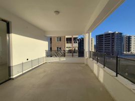 Sürer Emlak`tan Kiralık 3+1 Daire`miz Ara Katta Kalmakta