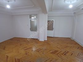 Ender Uysal Gayrimenkulden Bursa Caddesinde Kiralıık 2+1 Geniş Daire...