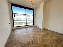 Didimde 3+1 Yerden Isıtmalı Havuzlu Köşe Bahçeli Villa