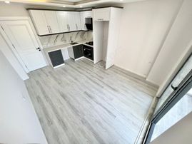 ꧁ay Emlaktan꧂akçay'da Kapalı Otoparklı Çift Asansörlü Denize Yakın Satılık 1+1 Lüx Daire