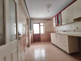 Altın Anahtardan Divrik Cd Yakını 3+1 Katta Salona 1 Bağımlı