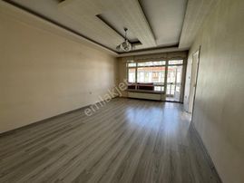 Aşağı Eğlence Göbek Yakını Katta Fuul Yapılı Acil