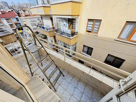 Altın Anahtardan Aşağıeğlence Yakını Katta Ön Cephe