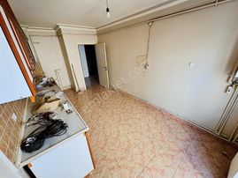 Altın Anahtardan Aşağıeğlence Yakını Katta Ön Cephe