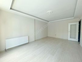 Mertcan'dan Metroya 5dk Havuzlu Güvenlikli Site İçi Ara Kat 2+1