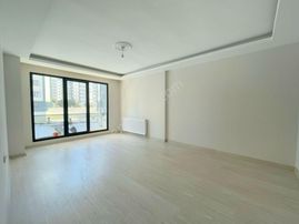 Mertcan'dan Metroya 5dk Havuzlu Güvenlikli Site İçi Ara Kat 2+1