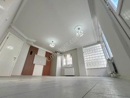 🔔aygül Ayrıcalığıyla Akçay'da Şık Tasarımı İle 6 Yaşında Geniş Bahçe Kullanımlı 2+1 Satılık Daire🔔