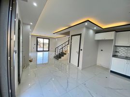 Hisar’da Havuzlu Site İçinde Eşyasız Kiralık 3+1 Dublex Villa