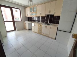 Karapürçek Merkezde 3+1 Ön Cephe Asansörlü Çift Banyo Eyüp Cami Yakını