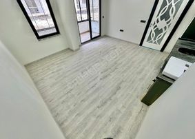 ⭐akçay Ay Emlak'tan⭐ Kapalı Balkonlu Yerden Isıtmalı Şık Tasarımlı Ön Cephe Satılık 1+1 Lüks Daire