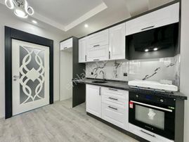 ⭐akçay Ay Emlak'tan⭐ Kapalı Balkonlu Yerden Isıtmalı Şık Tasarımlı Ön Cephe Satılık 1+1 Lüks Daire