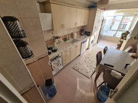 Selim Cad. Paraleli Kat Konumlu Ön Cephe Cambalkonlu Yapılı 3+1