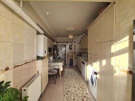 Selim Cad. Paraleli Kat Konumlu Ön Cephe Cambalkonlu Yapılı 3+1