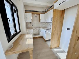 Muradiye Mah Site İçinde Satılık Sıfır 1+1 Ara Kat Daire