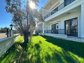 ꧁akçay Ay Emlaktan꧂güre'de Lüks Sitede Bahçe Kullanımlı Müstakil Tadında Satılık 1+1 Şık Daire