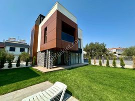 ✨akçay Ay Emlaktan✨güre'de Yolun Altında Yüzme Havuzlu Denize 500 M Satılık 4+1 Loft Müstakil Villa