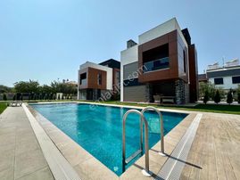✨akçay Ay Emlaktan✨güre'de Yolun Altında Yüzme Havuzlu Denize 500 M Satılık 4+1 Loft Müstakil Villa