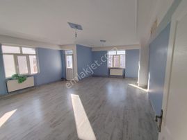 Gaziler Çeşme Durağı Civarı 3+1 Acil Satılık