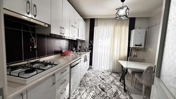 Fsn Den Cadde Üstü 1.kat Full Yapı Çift Balkon Çift Banyolu 3+1