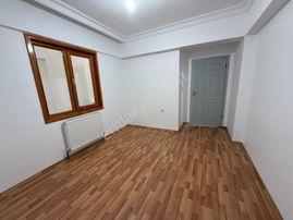 Asansörlü Orta Kat Ön Cephe Kızlarpınarı Cd 1 Bina Metroya Yakın