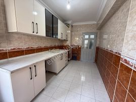 Asansörlü Orta Kat Ön Cephe Kızlarpınarı Cd 1 Bina Metroya Yakın