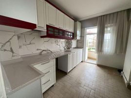 Pınarbaşı Mah Aksaray Cad 1.kat Ön Cephe 110m2 Şehitler Metro