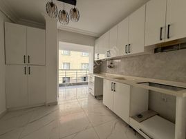 Esertepe Dilek Cami Yakını Kat Konumunda 3+1 Yapılı Daire!