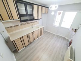 Sincan Selçuklu Mh 3+1 Full Yapılı Geniş 14 Yıllık Ara Kat Daire