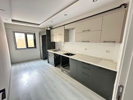 Zeki Emlak'tan Muradiye'de Satılık 3+1 Kapalı Mutfak Sıfır Daire