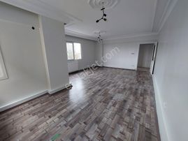 Ataşehir İçerenköyde Kayışdağı Cad.üzerinde 120m2 3+1 Arakat