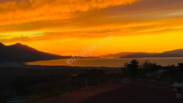 Kuşadası’nda Geniş Arsasıyla Satılık Lüks Köy Evi – Işık Can Konağı