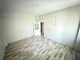 Sultanbeyli Merkezde 2+1 95 M2 Kombili Ve Balkonlu