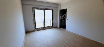 Rw Nefes'ten Bahçelievler'de Havuzlu Güvenlikli Sitede 2+1 Daire