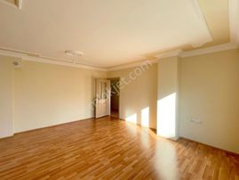 Mertcan'dan Kavakpınar Mah. Caddeye 2dk 2 Balkonlu Ara Kat 3+1