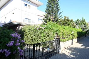 Üstünkent Emlak'tan Site İçi Güvenlikli 8+1 Lüks Kiralık Villa