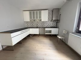 İzmir Balçova Fhrettin Altay Meydana Yakın Arakat Kombili Bakımlı 3+1 Kiralık Daire