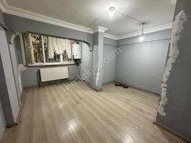 Engin Erdem'den Merter Mete Sokakta 2+1 Kiralık Giriş Kat Daire