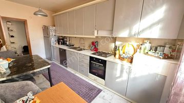 Bakırköy Zuhuratbaba Merkeze Yakın Bahçeli Binada 160m2 3+1