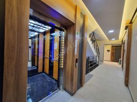 Filistin Caddesi Mevkii Yeni Bina Sıfır 1+1 Ortakat Balkonlu Asansörlü