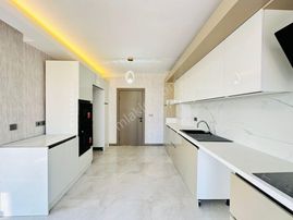 Kalecik Emlak'tan Lüks Site'de Giy. Odalı 4+1 185m² Modern Yapı