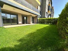 ✨ay Emlaktan✨ören Bahçelievler'de Güvenlikli Bahçe Kullanımlı Havuzlu Ayrı Mutfak Satılık 2+1 Daire