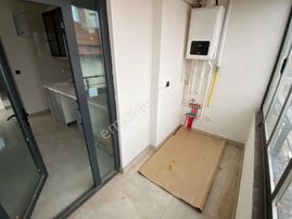 Zenith Real Estate Bahçelievlerde Satılık Geniş Ayrı Mutfak 1+1