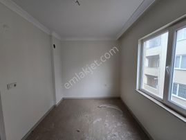 Zenith Real Estate Oruçgazi Mh.'de Kiralık Ayrı Mutfaklı 1+1