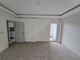 Zenith Real Estate Oruçgazi Mh.'de Kiralık Ayrı Mutfaklı 1+1