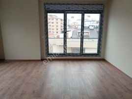 Sıfır 2+1 Ana Cadde Üzerinde,arka Cephede Sessiz Konumda.2 Blok